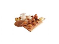 Tradicionales.
     � La tradicional es la magdalena por excelencia,
       esponjosa y con un suave toque a lim�n.
     Integrales.
     � Nuestra magdalena integral ha tenido una gran
       aceptaci�n, ya que tiene un aporte extra de fibra,
       �sin tener que renunciar a un exquisito sabor!

     Con pepitas de chocolate.
     � Magdalena tradicional con una lluvia de pepitas
       de chocolate belga, el cual hace de esta
       magdalena un bocado exquisito. - 3