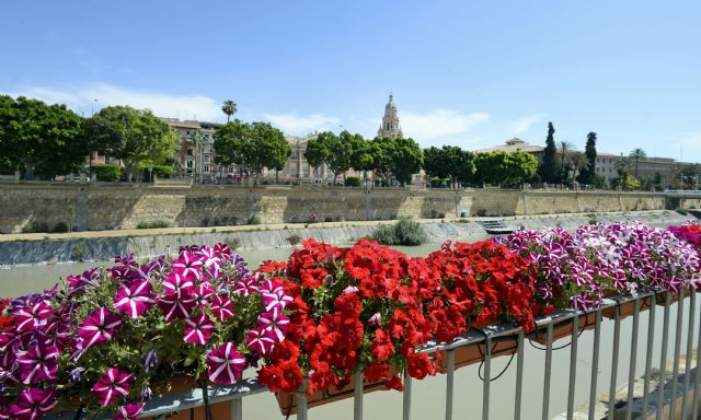 Los Molinos del Río se visten de colores con 200 balconeras y miles de flores