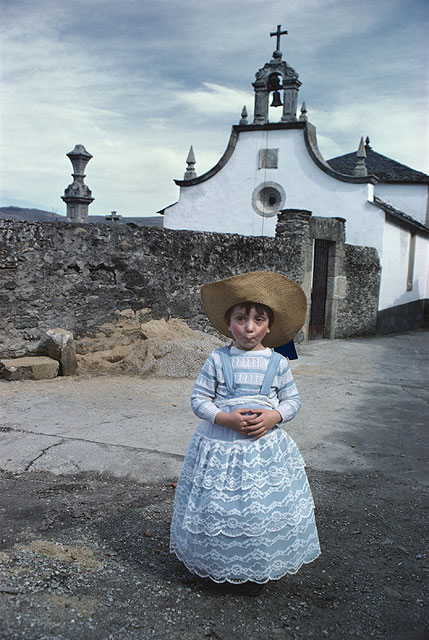 Ni&ntilde;o con pamela, Viana do Bolo, Orense