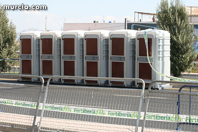 Unos aseos portátiles en una foto de archivo / Murcia.com