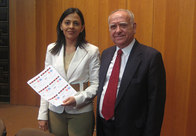 En la imagen, la concejal Barnuevo, junto a Octavio de Juan, presidente de Pro-Música