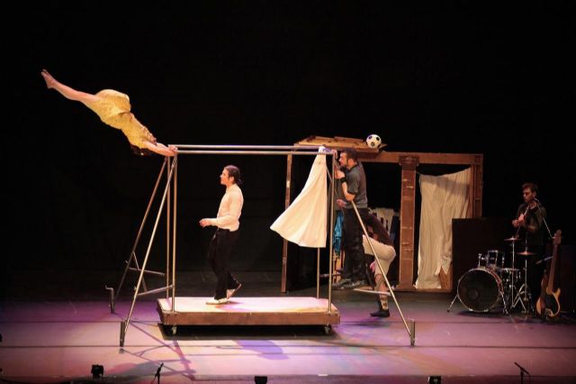 El último espectáculo circense de la compañía 'eia' se presenta este viernes en el Teatro Circo Murcia