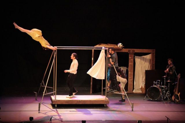 El último espectáculo circense de la compañía 'eia' se presenta este viernes en el Teatro Circo Murcia