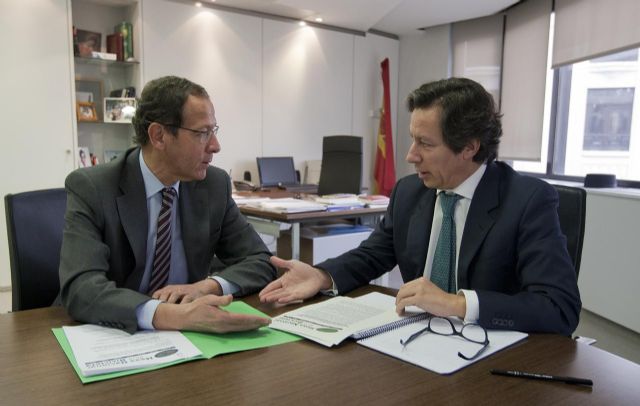Cámara entrega al PP las propuestas de la Mesa Nacional de la Bicicleta para incorporar al programa electoral de los comicios europeos
