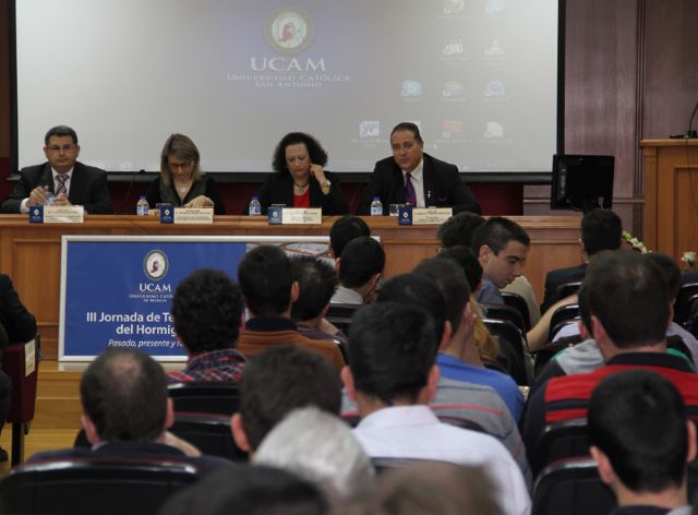 'El uso del hormigón ha descendido notablemente por la crisis'