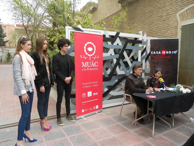 Los comercios del centro celebran la primavera con actividades en la calle