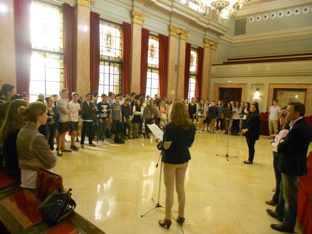 María Dolores Sánchez recibe a estudiantes del IES Cascales y de centros educativos de Noruega, Holanda, Eslovaquia y Alemania que participan en un proyecto Comenius
