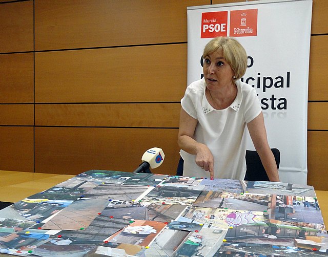 El Grupo Socialista pone en marcha la campaña #alcaldecogelaescoba para criticar que Murcia está sucia