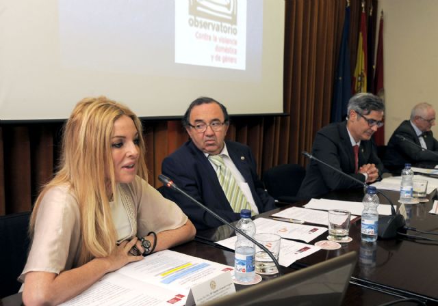 La presidenta del Observatorio contra la Violencia de Género clausura el curso de la Escuela de Práctica Laboral