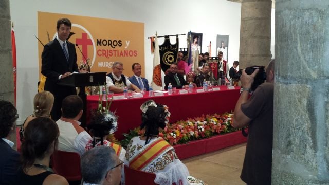 Juan Carlos Ruiz ensalza en su pregón 'el espíritu de convivencia y tolerancia' que encarnan los Moros y Cristianos de Murcia