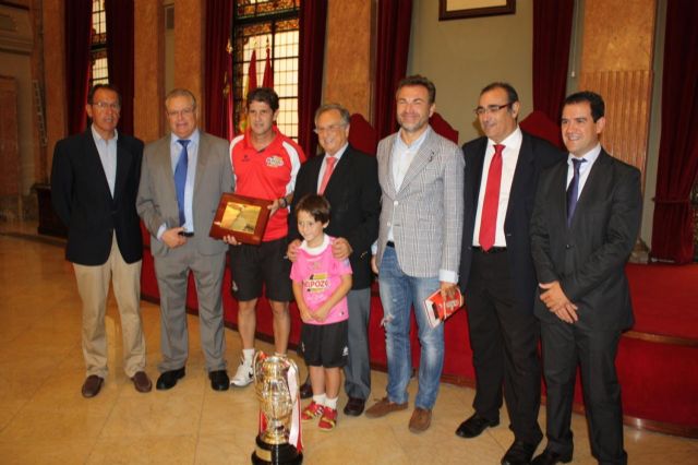 El Alcalde recibe a la plantilla de ElPozo Murcia, campeón de la Supercopa de España de fútbol sala