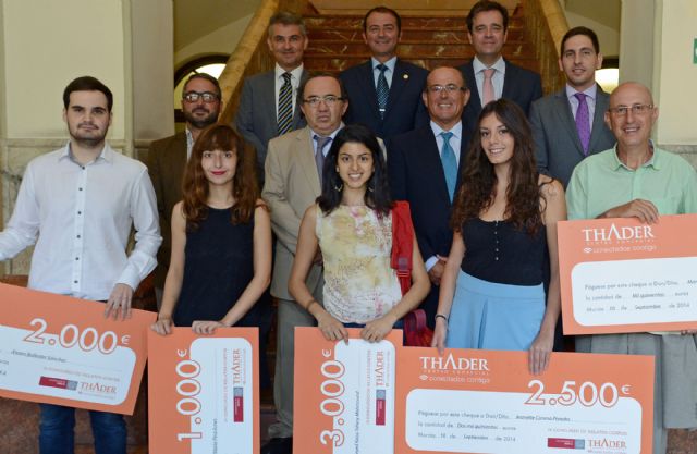 El Centro Comercial Thader reparte 10.000 euros en ayudas a estudiantes Erasmus de la Universidad de Murcia