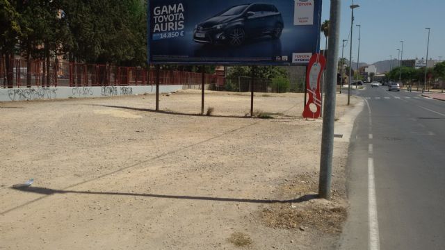 IU-Verdes denuncia que la calle Morera sigue con un tramo sin acera