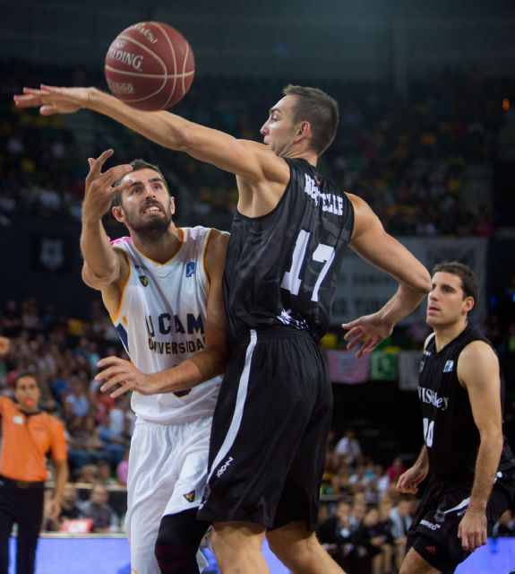 Al UCAM Murcia le falta tiempo para pelear la victoria