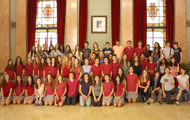 El Alcalde da la bienvenida a Murcia a estudiantes llegados de París en un intercambio lingüístico con Capuchinos