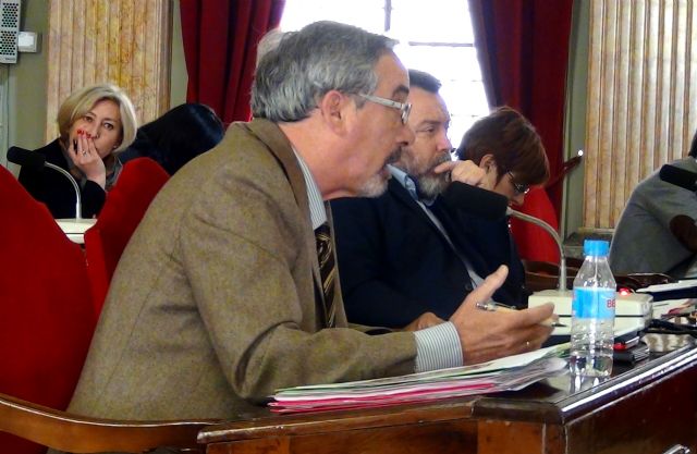 El Pleno aprueba por unanimidad que Emuasa asuma los gastos de reconexión del suministro de agua