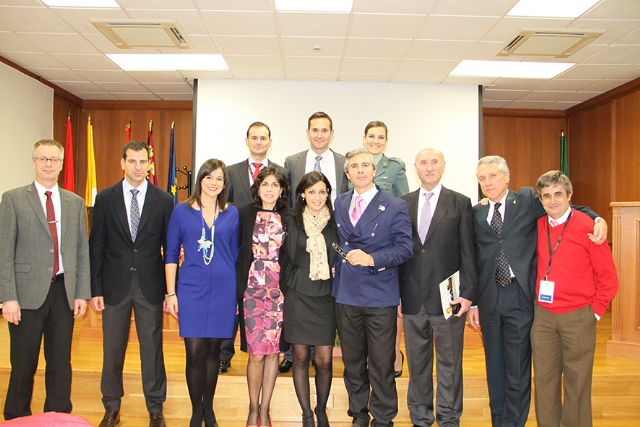 'No podemos luchar contra una organización delincuente si no cortamos su suministro de ingresos'