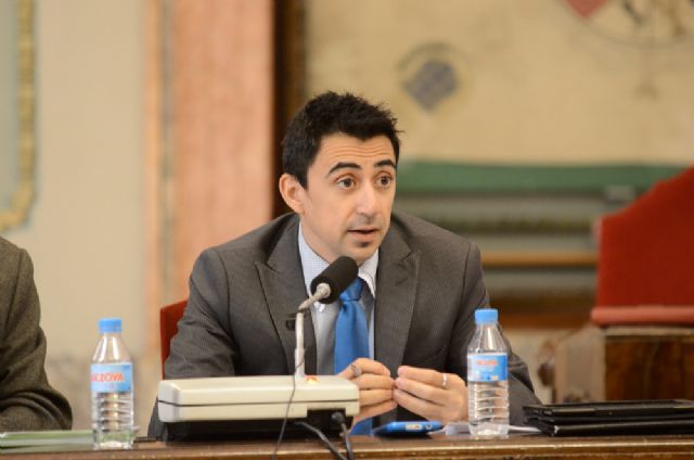 Serna (UPyD) tacha de 'poco creíble' que el AVE llegue en superficie ahora 'y se soterre dentro de dos años'