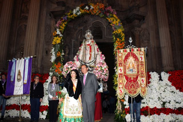 Los murcianos arropan a la Patrona con un manto de flores