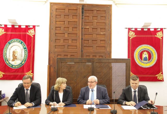 La UCAM crea la Cátedra de Neumología y Cirugía Torácica