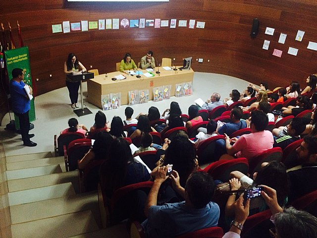 Más de 140 voluntarios han asistido durante este curso a menores del municipio en refuerzo escolar