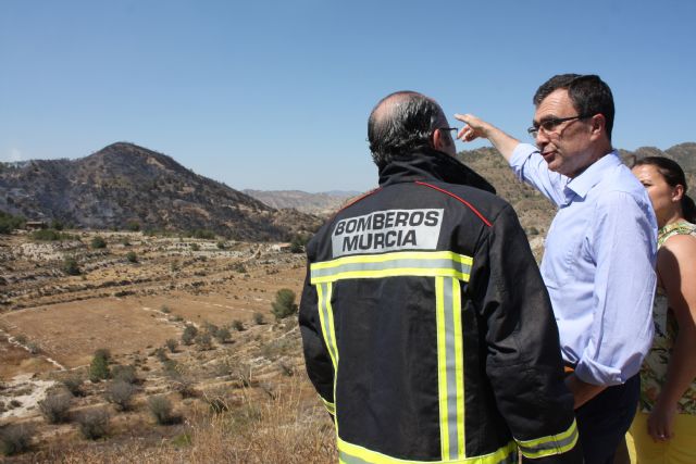 El Alcalde destaca 'el excelente trabajo de los servicios de extinción' que ha permitido evitar una mayor gravedad en el incendio del Puerto del Garruchal
