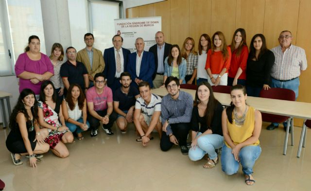 El rector inaugura el curso del centro de viviendas compartidas de Fundown