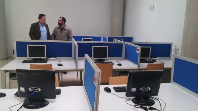 El PSOE reclama la apertura del Aula de Informática de Santiago el Mayor cerrada desde hace casi un año
