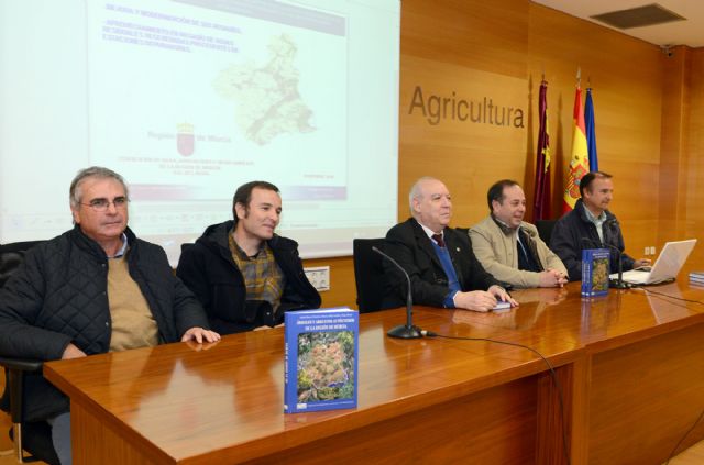 Publican un libro que identifica todos los árboles y arbustos autóctonos de la Región de Murcia