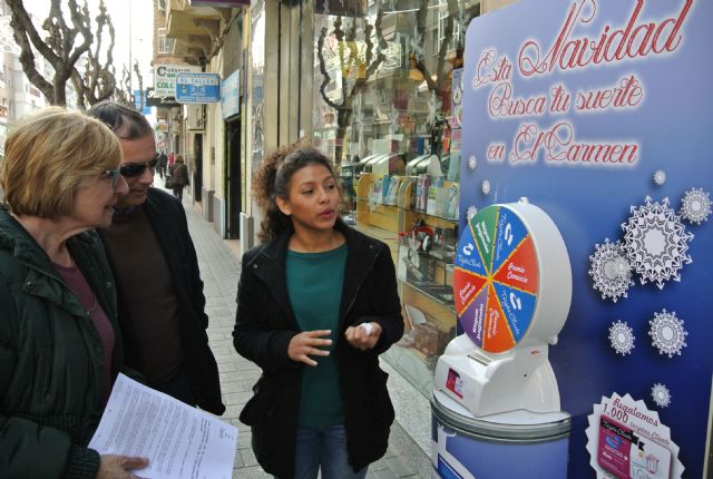 Los comerciantes de El Carmen celebran la Navidad regalando más de 1.100 premios entre sus clientes