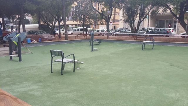 La Concejalía de Modernización instalará aparatos de gerontogimnasia en 50 jardines del casco urbano y pedanías