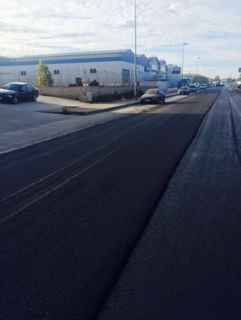 La Concejalía de Fomento realiza las primeras actuaciones de asfaltado del Polígono Industrial Oeste