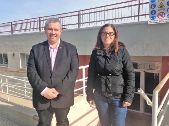 El PSOE visita el Centro de Internamiento de Extranjeros para comprobar las condiciones de inmigrantes y de la Policía Nacional