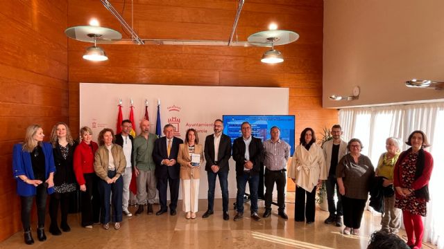 Educación incide en la prevención del acoso escolar con un ciclo de actividades que incluye una charla de alumnos con el escritor de 'Invisible', Eloy Moreno