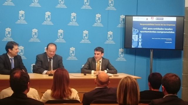 La Cátedra de RSC de la UCAM reúne a los ayuntamientos para poner en común políticas sociales