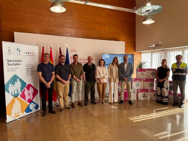 El Ayuntamiento refuerza la atención a familias vulnerables durante el verano con la distribución de ventiladores donados por Rotary Club Murcia Norte