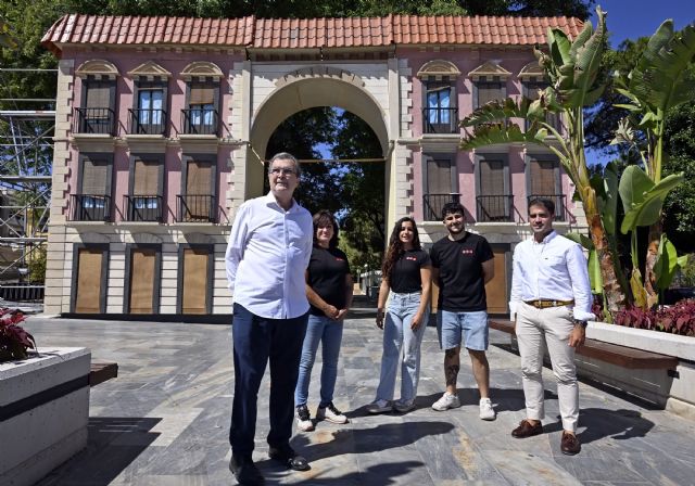 Murcia recupera su historia en la Feria 2025 con un pórtico monumental que recrea la fachada del convento de San Francisco