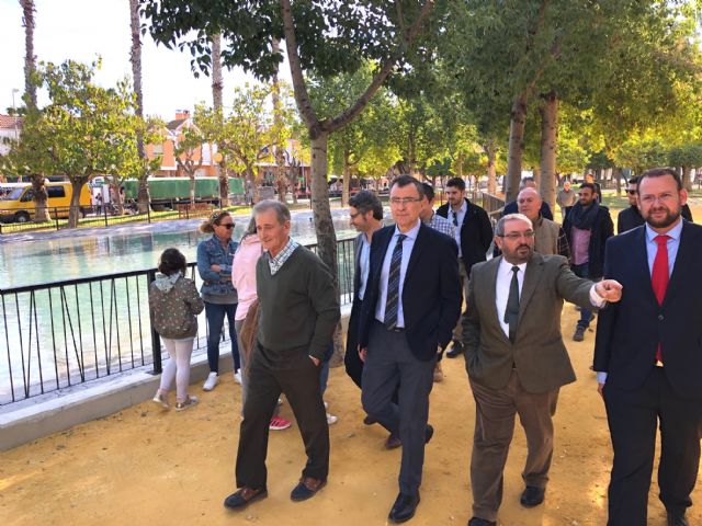 Un nuevo lago de 500 m2 embellece el corazón de la pedanía de San Ginés