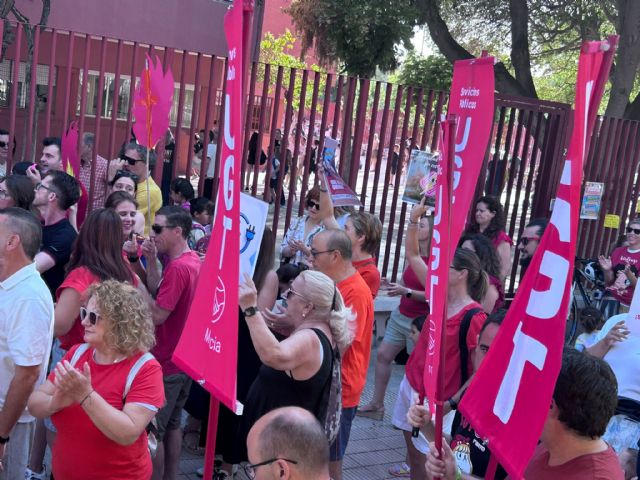 UGT y las familias llevan a la Inspección de Trabajo y al Defensor del Pueblo la situación del CEIP Santa María de Gracia