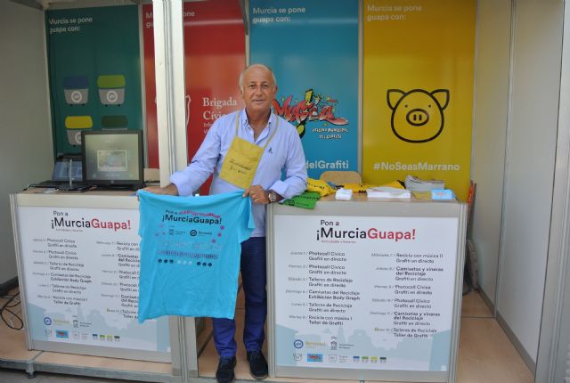 Fomento intensifica este año los recursos de limpieza y recogida de residuos durante la Feria de Murcia