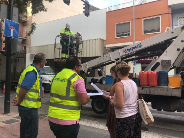 El Ayuntamiento pone a punto las instalaciones semafóricas para garantizar su fiabilidad y evitar su deterioro
