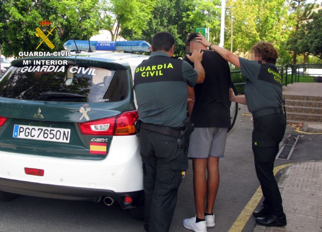La Guardia Civil detiene al presunto atracador de un comercio de Murcia