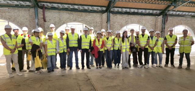 Las obras de rehabilitación de la Plaza de abastos de Verónicas se abren a la formación práctica de los futuros expertos en construcción