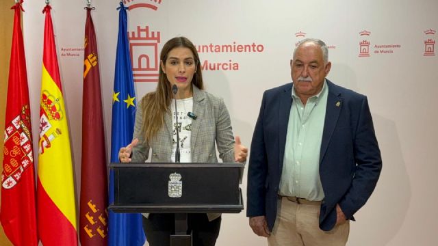 El PSOE denuncia que el PP traslada la responsabilidad de colocar y pagar las señales de 'prohibido estacionar' a pedáneos y asociaciones