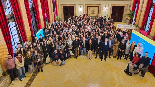 Cerca de 200 estudiantes internacionales conocen la oferta cultural y turística del municipio en el 1200 Aniversario de su fundación