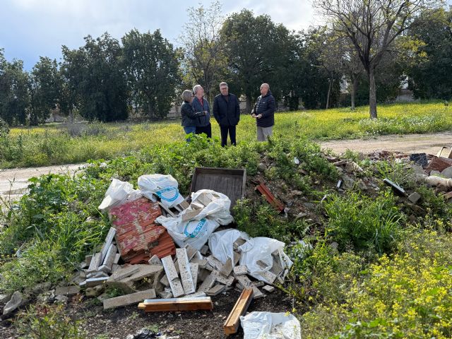 La indiferencia del PP de Ballesta mantiene al Polígono Industrial Oeste en un estado lamentable
