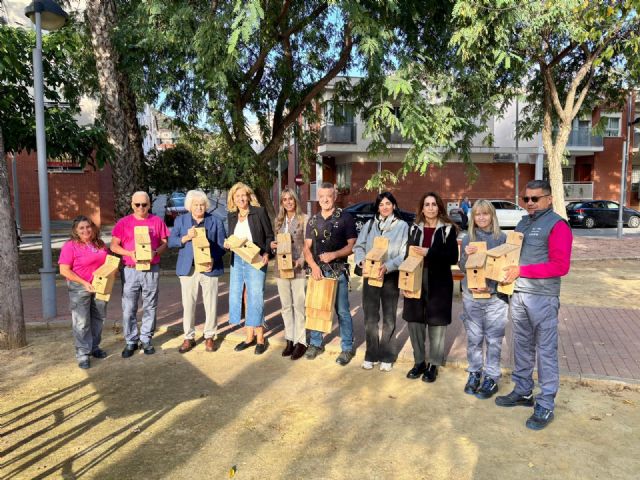Alumnos del Servicio de Empleo fabrican e instalan cajas nido en El Esparragal para potenciar la biodiversidad y el control natural de plagas