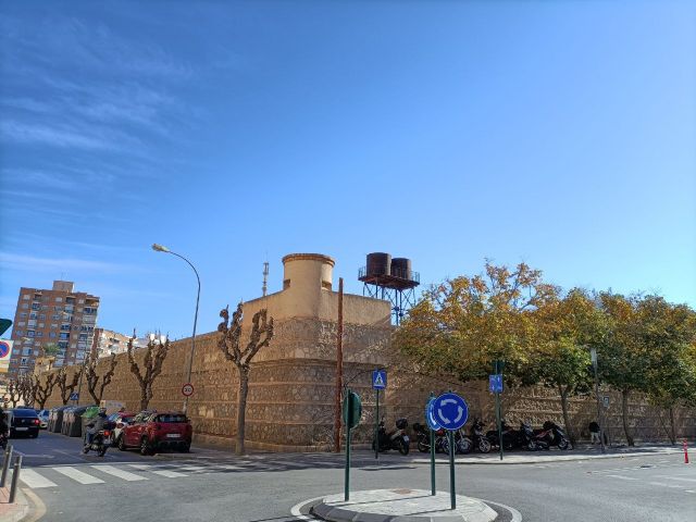 Huermur califica de bochorno nacional el derribo de parte de los muros de la Cárcel Vieja