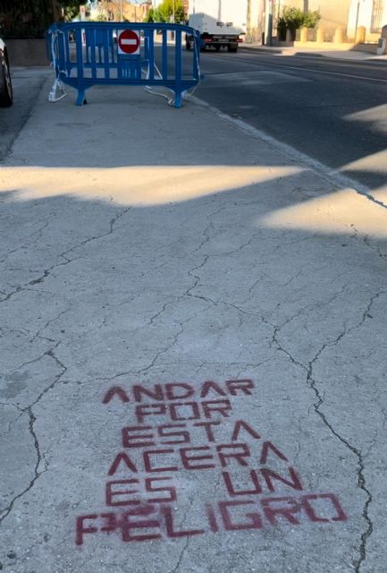 El PSOE secunda la manifestación vecinal de El Raal para exigir servicios dignos y aceras seguras