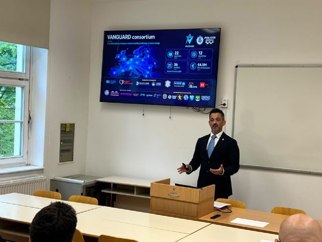 La Policía Local de Murcia participa en un congreso internacional sobre tecnología, criminalidad en línea y nuevas amenazas celebrado en la Universidad de Pécs